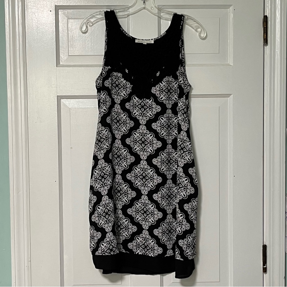 Daniel Rainn Black and White Floral sleeveless Mini Dress